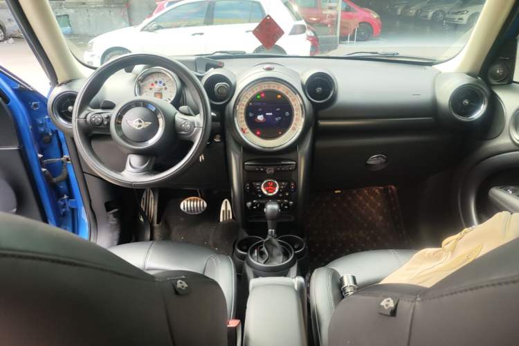Used MINI Countryman  Center Console