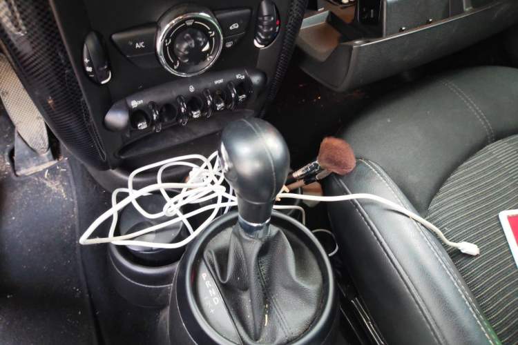 Used MINI Countryman 2013 1.6T COOPER ALL4 Fun Gear Lever