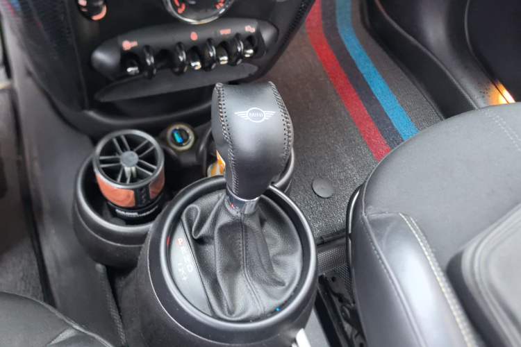 Used MINI Countryman 2013 1.6T COOPER ALL4 Fun Gear Lever