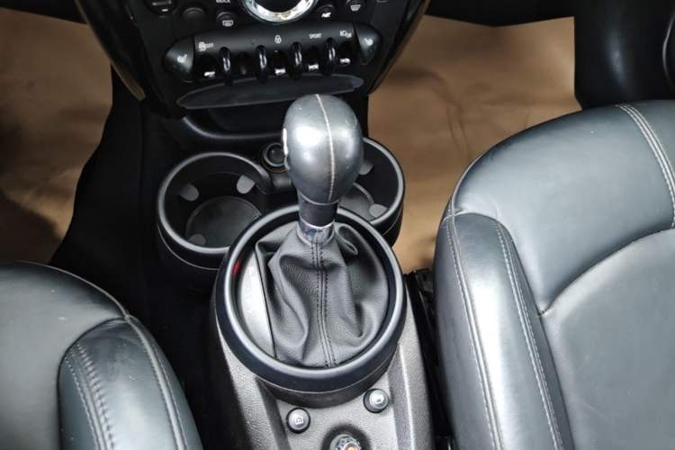 Used MINI Countryman 2013 1.6T COOPER ALL4 Excitement Gear Lever
