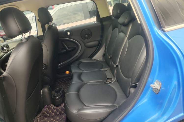 Used MINI Countryman  Left Rear Seat