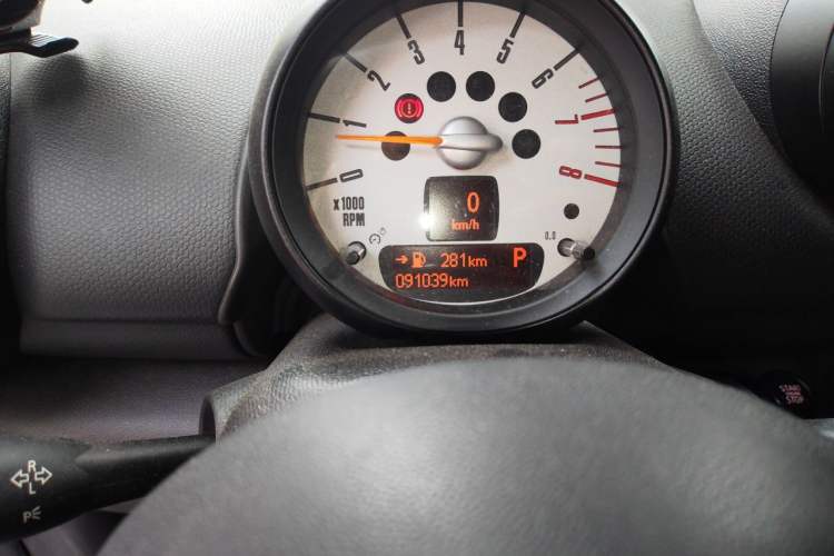 Used MINI Countryman 2013 1.6T COOPER ALL4 Fun Odometer Close Up