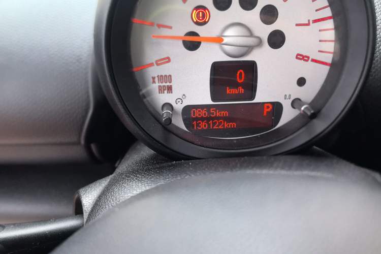 Used MINI Countryman 2013 1.6T COOPER ALL4 Fun Odometer Close Up