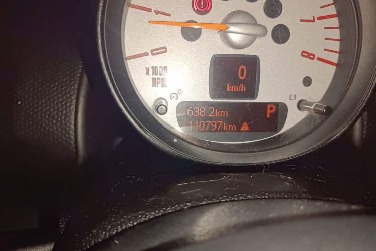 Used MINI Countryman 2013 1.6T COOPER ALL4 Fun Odometer Close Up