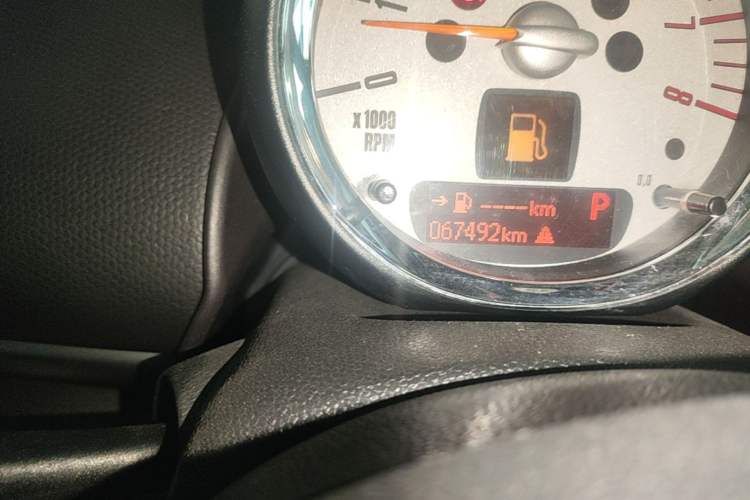Used MINI Countryman  Odometer Close Up