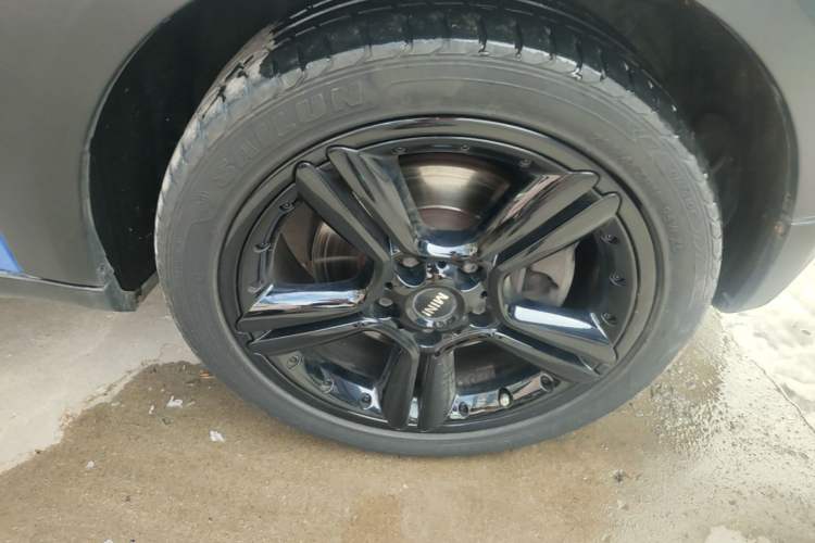 Used MINI Countryman  Right Front Wheel Hub