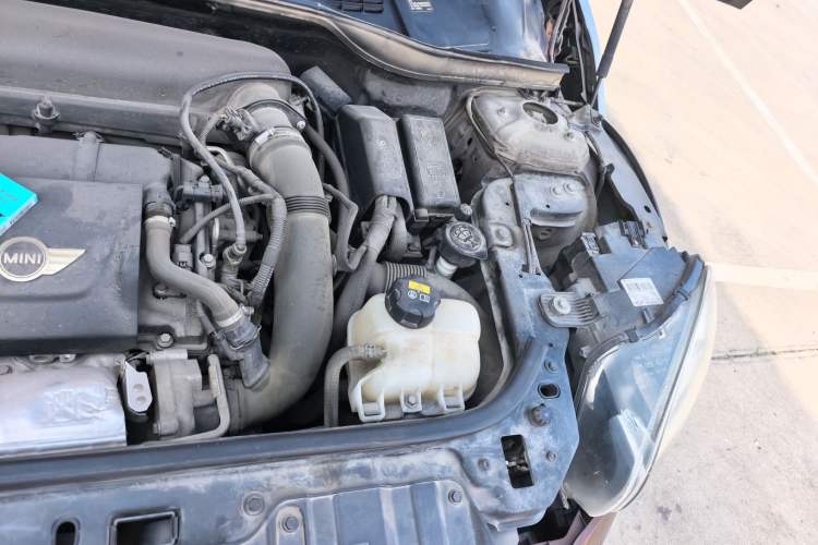 Used MINI Countryman 2013 1.6T COOPER ALL4 Fun Engine Bay Left