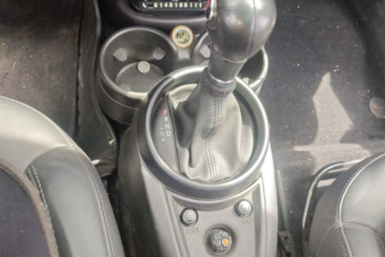 Used MINI Countryman 2013 1.6T COOPER S ALL4 Ski Edition Gear Lever