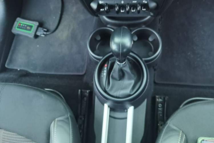 Used MINI Countryman 2013 1.6T COOPER ALL4 Fun Gear Lever