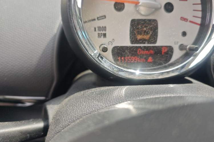 Used MINI Countryman 2013 1.6T COOPER S ALL4 Ski Edition Odometer Close Up