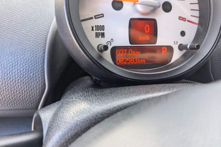 Used MINI Countryman 2013 1.6T COOPER ALL4 Fun Odometer Close Up