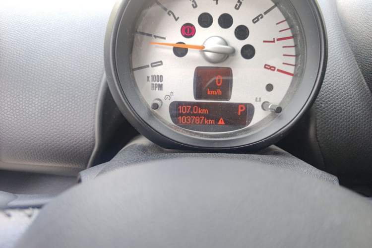 Used MINI Countryman 2013 1.6T COOPER ALL4 Fun Odometer Close Up