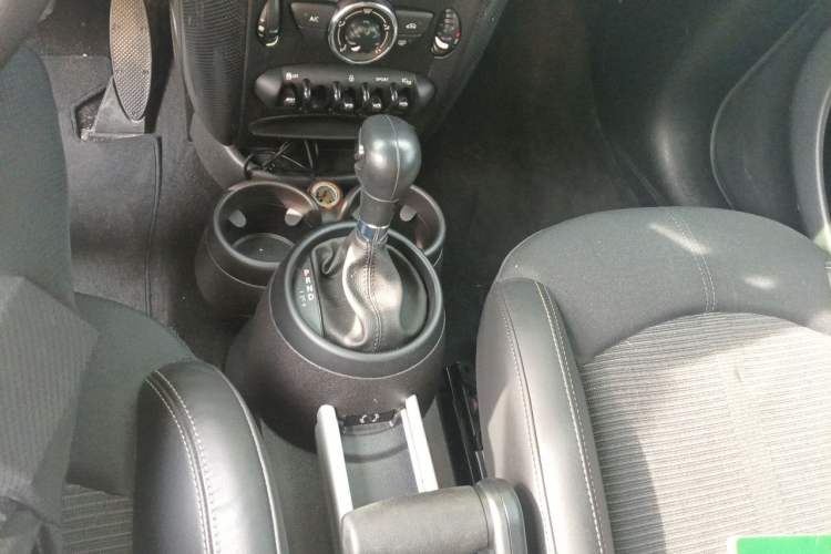 Used MINI Countryman 2013 1.6T COOPER ALL4 Fun Gear Lever