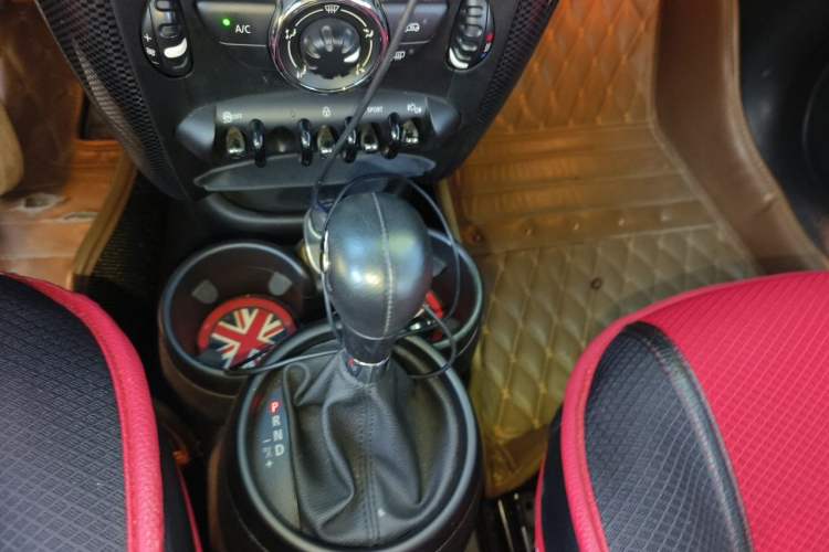 Used MINI Countryman 2013 1.6T COOPER ALL4 Fun Gear Lever