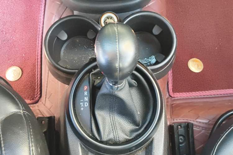 Used MINI Countryman 2013 1.6T COOPER S ALL4 Ski Edition Gear Lever