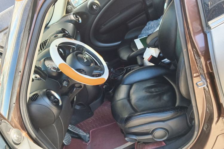 Used MINI Countryman 2013 1.6T COOPER S ALL4 Ski Edition Left Front Seat