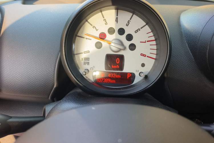 Used MINI Countryman 2013 1.6T COOPER ALL4 Fun Odometer Close Up