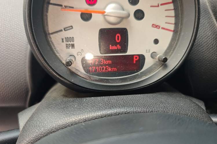 Used MINI Countryman 2013 1.6T COOPER ALL4 Fun Odometer Close Up