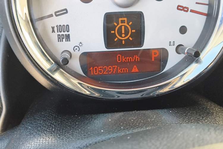 Used MINI Countryman 2013 1.6T COOPER S ALL4 Ski Edition Odometer Close Up