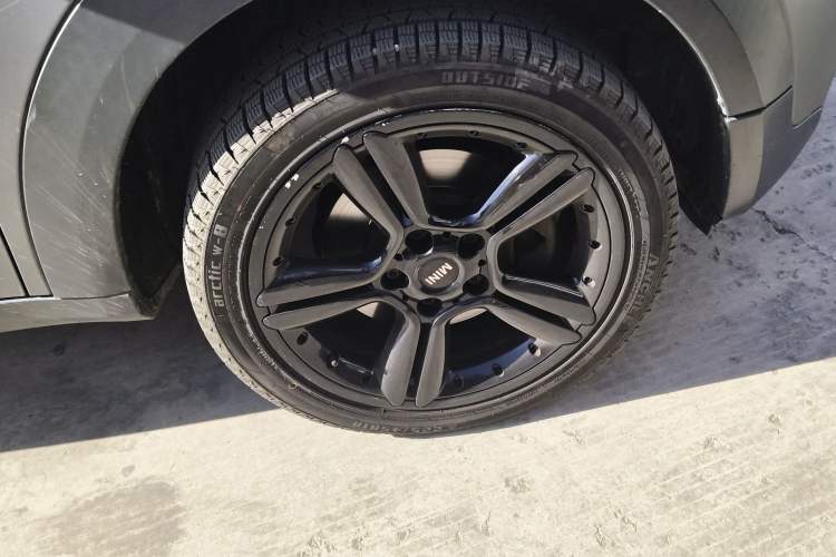 Used MINI Countryman 2013 1.6T COOPER S ALL4 Ski Edition Right Front Wheel Hub