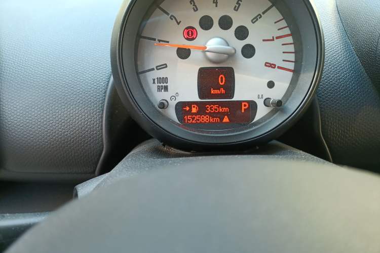 Used MINI Countryman 2013 1.6T COOPER ALL4 Fun Odometer Close Up