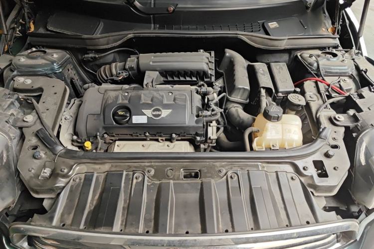 Used MINI Countryman 2013 1.6T COOPER ALL4 Fun Engine Bay