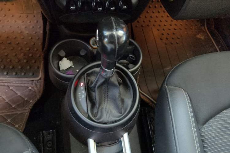 Used MINI Countryman 2013 1.6T COOPER ALL4 Fun Gear Lever