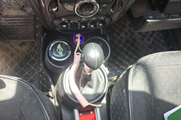 Used MINI Countryman 2013 1.6T COOPER ALL4 Fun Gear Lever