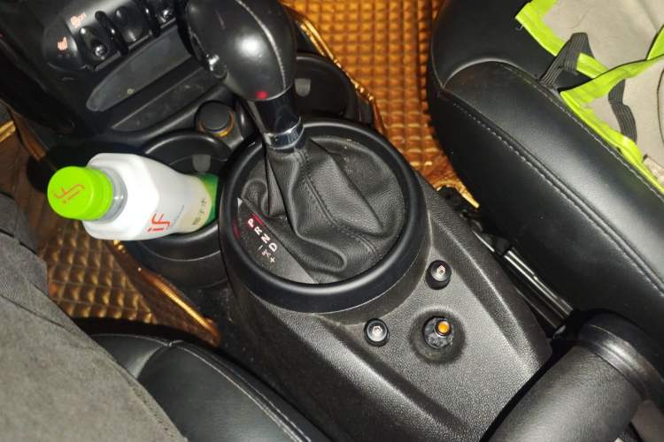 Used MINI Countryman 2013 1.6T COOPER ALL4 Excitement Gear Lever