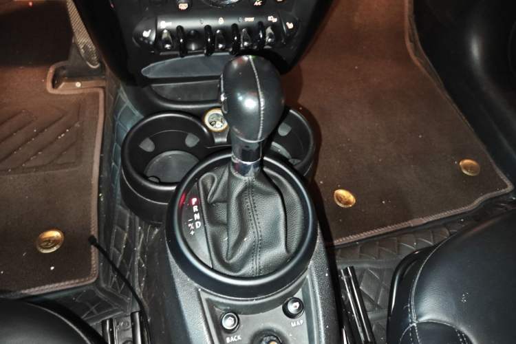 Used MINI Countryman 2013 1.6T COOPER ALL4 Excitement Gear Lever
