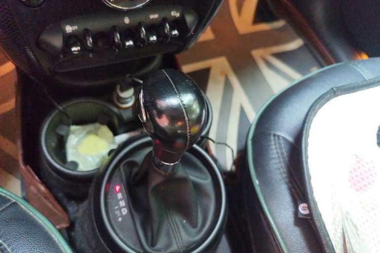 Used MINI Countryman 2013 1.6T COOPER ALL4 Fun Gear Lever