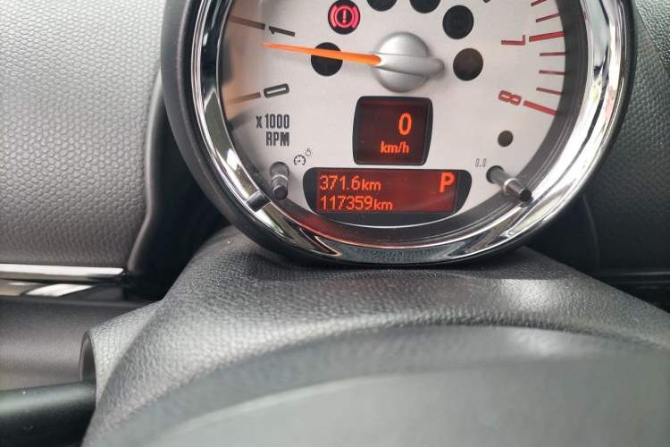 Used MINI Countryman 2013 1.6T COOPER S ALL4 Ski Edition Odometer Close Up