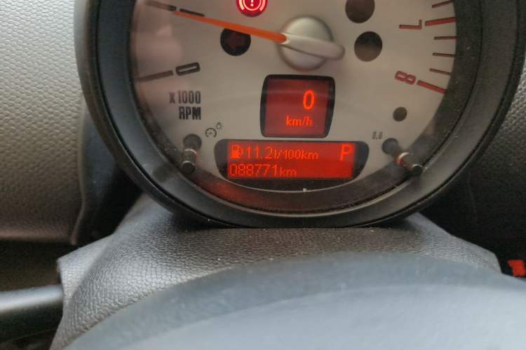 Used MINI Countryman 2013 1.6T COOPER ALL4 Fun Odometer Close Up