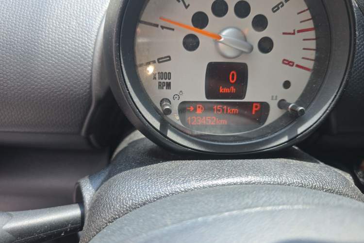 Used MINI Countryman 2013 1.6T COOPER ALL4 Fun Odometer Close Up