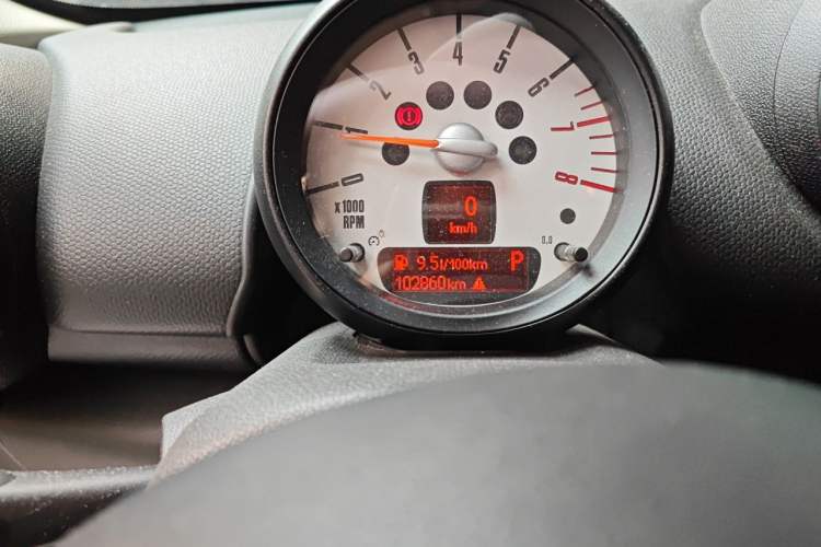 Used MINI Countryman 2013 1.6T COOPER ALL4 Fun Odometer Close Up