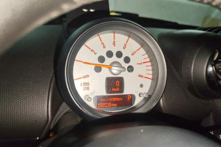 Used MINI Countryman 2013 1.6T COOPER ALL4 Excitement Odometer Close Up