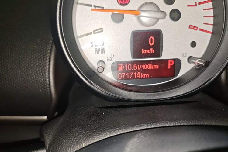 Used MINI Countryman 2013 1.6T COOPER ALL4 Fun Odometer Close Up