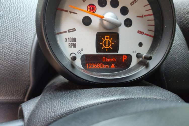 Used MINI Countryman 2013 1.6T COOPER ALL4 Fun Odometer Close Up