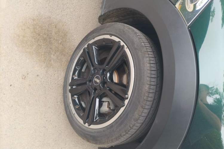 Used MINI Countryman 2013 1.6T COOPER S ALL4 Ski Edition Right Front Wheel Hub