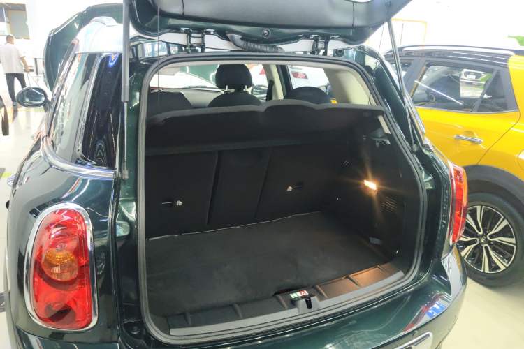 Used MINI Countryman 2013 1.6T COOPER ALL4 Fun Trunk