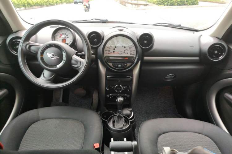 Used MINI Countryman 2013 1.6T COOPER ALL4 Fun Center Console
