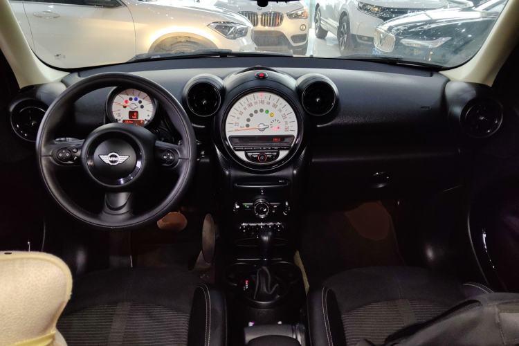 Used MINI Countryman 2013 1.6T COOPER ALL4 Fun Center Console