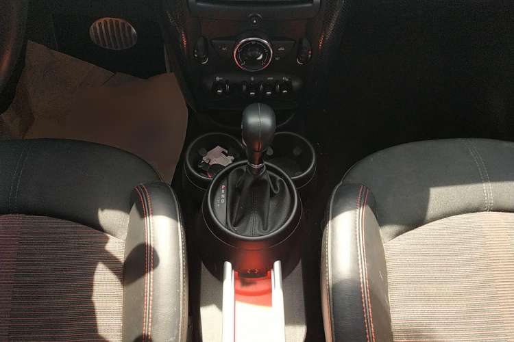 Used MINI Countryman 2013 1.6T COOPER ALL4 Fun Gear Lever