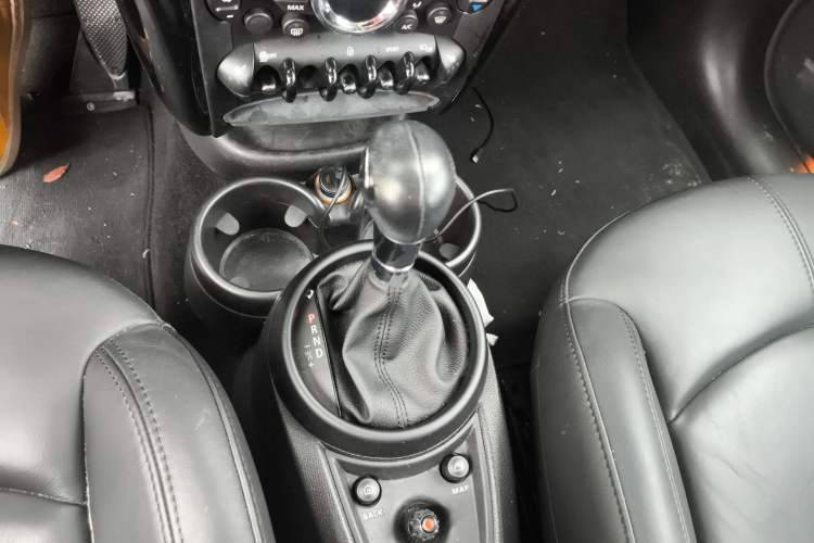 Used MINI Countryman 2013 1.6T COOPER ALL4 Excitement Gear Lever
