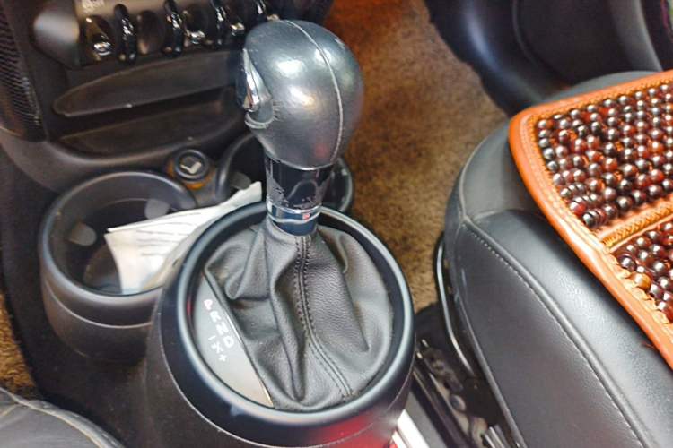 Used MINI Countryman 2013 1.6T COOPER ALL4 Fun Gear Lever