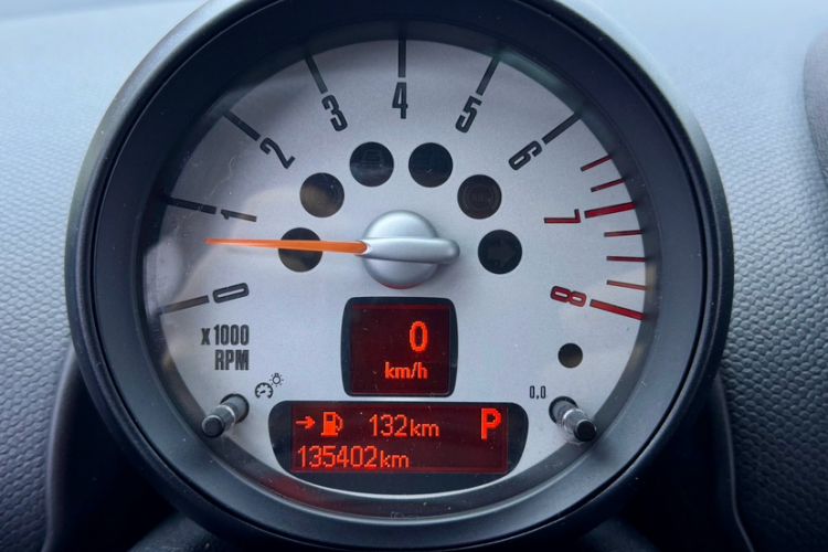 Used MINI Countryman 2013 1.6T COOPER ALL4 Excitement Odometer Close Up