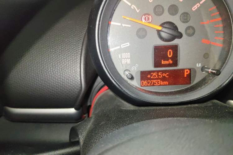 Used MINI Countryman 2013 1.6T COOPER ALL4 Fun Odometer Close Up
