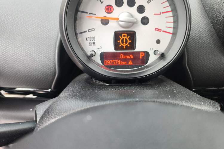 Used MINI Countryman 2013 1.6T COOPER ALL4 Excitement Odometer Close Up