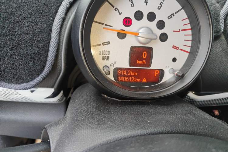 Used MINI Countryman 2013 1.6T COOPER ALL4 Fun Odometer Close Up