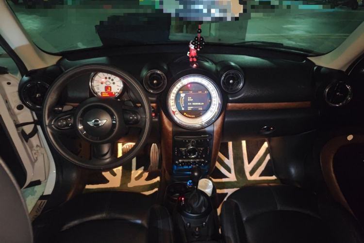 Used MINI Countryman 2013 1.6T COOPER S ALL4 Ski Edition Center Console